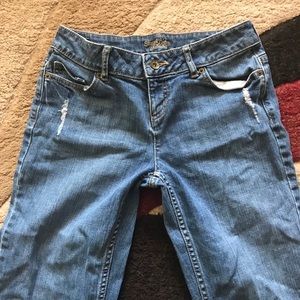 Simply Vera wang straight destroyed jeans size 4
